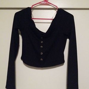 Off the shoulder, v neck style